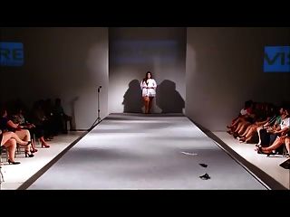 nigar khan nude scene fashion show