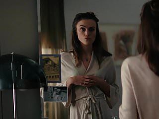 keira knightly boobs press